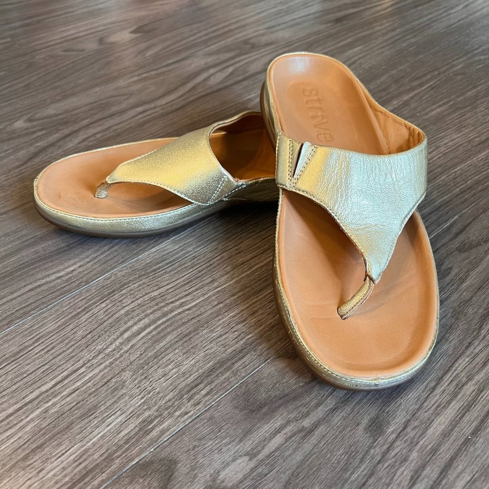 Metallic Gold Comfort Strives Women's Thong Sandals SZ 8.5
